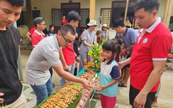 Độc đáo tiệc buffet của đồng bào dân tộc trên dãy Trường Sơn mừng ngày thống nhất
