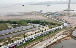 Phà Đồng Bài ùn tắc kéo dài, khách ra Cát Bà xếp hàng chờ 3-4 giờ dưới nắng nóng