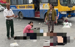 Bản tin TNGT 3/4: Hai người đi xe máy bị hất văng sau va chạm với xe khách