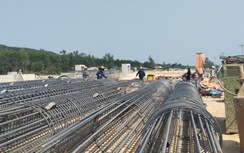 Hơn 2.000 công nhân miệt mài thi công cao tốc Quảng Ngãi - Hoài Nhơn giữa cái nắng đổ lửa