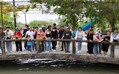 Nắng nóng, các điểm du lịch ở Cần Thơ vẫn đông nghịt khách