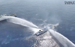 Philippines cáo buộc Trung Quốc lập rào chắn nổi, phun vòi rồng gần Bãi cạn Scarborough