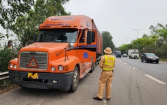 Bị xử lý lỗi dừng đỗ trên quốc lộ, tài xế trần tình đủ mọi lý do