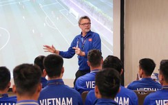 CĐV Việt Nam bất ngờ "quay xe" với HLV Troussier vì hành động này