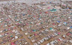 Ngập lụt diễn biến theo hướng xấu, Nga sơ tán dân bất kể ngày đêm