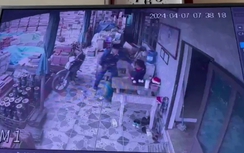 Mâu thuẫn việc đỗ xe, nhân viên bán xăng dầu đâm tài xế ô tô nguy kịch