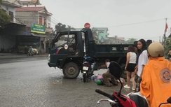 Nữ tài xế tử vong sau khi xe máy tông ô tô tải từ đường nhánh đi ra