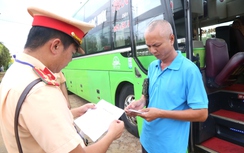 Kiểm soát chặt vi phạm của xe khách trên đường Hồ Chí Minh