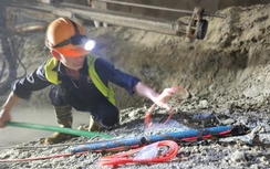 Tỉ mẩn từng mũi nổ mìn cùng những thợ làm hầm cao tốc Quảng Ngãi