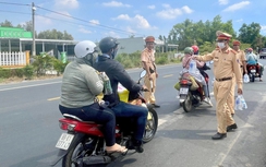 CSGT “thức cho dân ngủ, gác cho dân vui chơi”