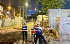 Xuyên đêm di dời đường điện, nước thi công tuyến metro Bến Thành - Tham Lương