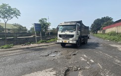 Quảng Ninh: Đường khu dân cư biến dạng vì xe tải trọng lớn quần thảo