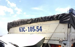 Ba ô tô va chạm liên hoàn trên Cầu Rạch Miễu, quốc lộ 60 ùn ứ kéo dài