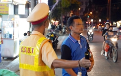 Vi phạm nồng độ cồn, tài xế bỏ đi vì "mức phạt bằng giá bán xe"