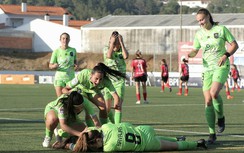 Huỳnh Như cùng đội bóng châu Âu thoát hiểm theo cách không thể tin nổi