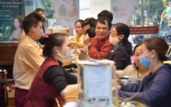 Kéo nhau đi mua vàng khi giá cao, nhẫn tròn trơn hết hàng