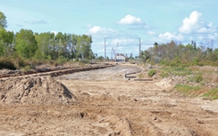 Cao tốc Hậu Giang - Cà Mau đoạn qua tỉnh Cà Mau ngóng cát từng ngày