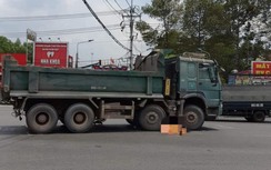 Xe tải ben va chạm với xe đạp trên QL51, một phụ nữ tử vong