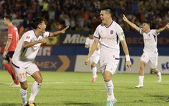 Tiền đạo số 1 thời thầy Park sút bay "cơn đau đầu" của HLV Kim Sang-sik