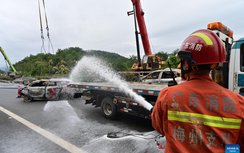 Sạt lở cao tốc Trung Quốc: Một người qua đường cứu 6 nạn nhân thoát chết