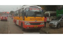 Khiếp vía xe buýt lạng lách, vượt ẩu suýt gây tai nạn trên quốc lộ 1A