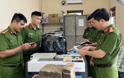 Bắt kẻ cầm đầu đường dây làm giả hàng nghìn GPLX, đăng ký xe