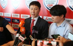 HLV Kim Sang-sik tuyên bố khóa chặt đội bóng vừa ba lần thắng tuyển Việt Nam