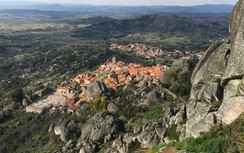 Ngôi làng trong đá độc đáo tại Bồ Đào Nha