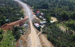 Lào Cai: Vì sao đường dẫn cầu Làng Giàng còn 300m chưa thi công xong?