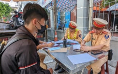 Xử lý học sinh đi xe máy đánh võng