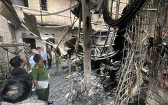 Công an khám hiện trường cháy nhà trọ khiến 14 người tử vong ở Hà Nội