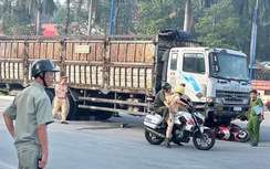 Đang chuyển hướng, người phụ nữ bị xe tải cán tử vong