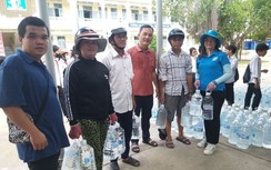 Tặng 2.500 bình nước lọc cho người dân vùng hạn mặn ở Bến Tre
