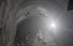 Hầm Chí Thạnh tiếp tục sạt lở, lùi thời gian thông tàu