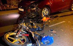 Tông vào đầu ô tô, nam sinh đi xe máy tử vong