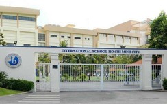 Phụ huynh giận run người vì trường phát sách có nội dung nhạy cảm cho học sinh