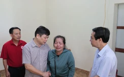 Trẻ chết vì bị bỏ quên trên xe đưa đón: Bà ngoại nức nở nhớ cháu luôn ngồi sau ghế lái