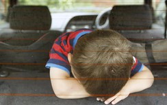 Bé 5 tuổi bị bỏ quên trên xe đưa đón ở Thái Bình, tử vong: Chuyên gia y tế lưu ý điều gì?