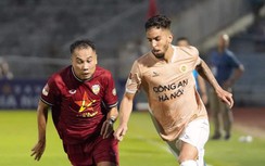 V-League: CAHN thua sốc đội "cầm đèn đỏ" trong ngày ra mắt HLV Polking