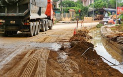 Phú Thọ: Dân khổ vì đường thi công lầy lội, nham nhở