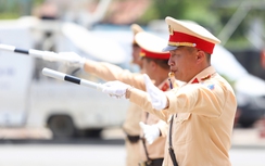 Hàng trăm CSGT phơi mình giữa nắng phân luồng, bảo đảm ATGT tại Điện Biên Phủ