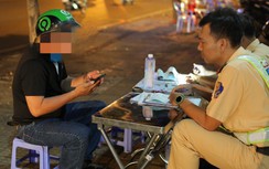 Uống 2 ly rượu thuốc bị phạt 7 triệu vì nồng độ cồn gấp đôi mức kịch khung