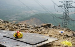 Xót xa bàn thờ tạm 3 công nhân thi công đường điện tử vong vì sạt lở