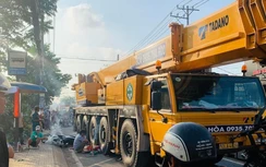 Chở con đi học, người phụ nữ bị xe cẩu cán tử vong thương tâm