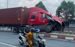 Bản tin TNGT 9/5: Xe đầu kéo tông đổ dải phân cách, sập rào chắn trước hầm chui trên QL51