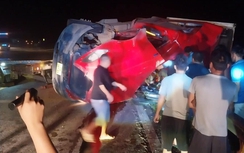 Bản tin TNGT 11/6: Xe đầu kéo lật trên QL6, tài xế tử vong