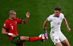 Pepe đi vào lịch sử EURO trong ngày Bồ Đào Nha suýt nhận cú sốc