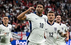 Cười ra nước mắt với màn ngủ quên ngay trên sân của CĐV tuyển Anh