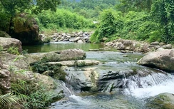 Hoang sơ vẻ đẹp Suối Kẹm - điểm tránh nóng lý tưởng nơi đất chè