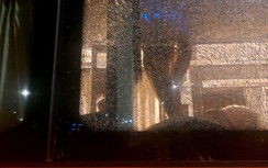 Nhiều xe giường nằm bị bắn vỡ kính trên cao tốc Mỹ Thuận - Cần Thơ